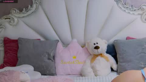 Snapshot of amyhennessy chatting on 12-04-24, 06:22 amyhennessy online show from 12-04-24, 06:22