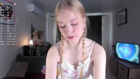 Snapshot of amylouwood chatting on 02-14-26, 06:43 Amy online show from 02-14-26, 06:43