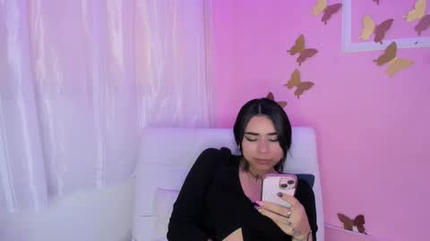 Snapshot of amyolimpo chatting on 01-15-25, 08:26 Amy ... Nice to meet u   thumb up me please its important online show from 01-15-25, 08:26
