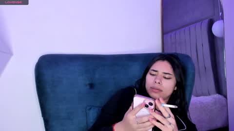 Snapshot of amyolimpo chatting on 01-28-25, 04:39 Amy ... Nice to meet u   thumb up me please its important online show from 01-28-25, 04:39