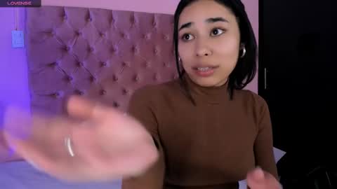 Snapshot of amyolimpo chatting on 02-16-25, 01:36 Amy ... Nice to meet u   thumb up me please its important online show from 02-16-25, 01:36