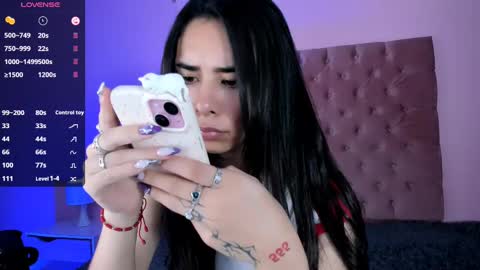 Snapshot of amyolimpo chatting on 03-11-25, 04:21 Amy ... Nice to meet u   thumb up me please its important online show from 03-11-25, 04:21