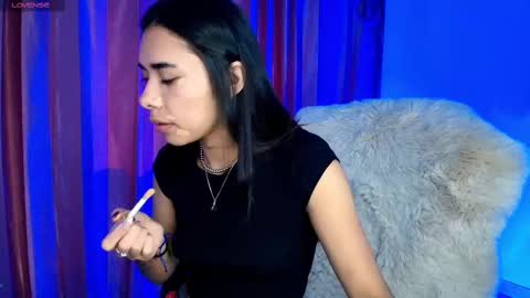 Snapshot of amyolimpo chatting on 09-10-25, 02:22 Amy ... Nice to meet u   thumb up me please its important online show from 09-10-25, 02:22