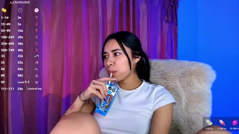 Snapshot of amyolimpo chatting on 09-14-25, 11:04 Amy ... Nice to meet u   thumb up me please its important online show from 09-14-25, 11:04