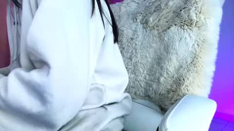 Snapshot of amyolimpo chatting on 10-03-25, 01:57 Amy ... Nice to meet u   thumb up me please its important online show from 10-03-25, 01:57