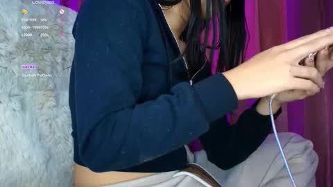 Snapshot of amyolimpo chatting on 10-05-25, 06:12 Amy ... Nice to meet u   thumb up me please its important online show from 10-05-25, 06:12