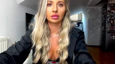 amyroberta92 online show from 01-30-25, 10:19