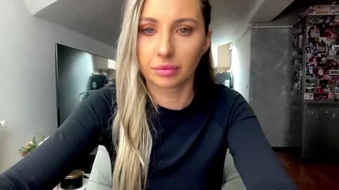 amyroberta92 online show from 09-25-25, 07:01