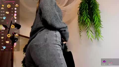 Snapshot of an6elica chatting on 01-11-25, 02:52 Angie online show from 01-11-25, 02:52