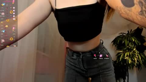 Snapshot of an6elica chatting on 01-31-25, 06:02 Angie online show from 01-31-25, 06:02