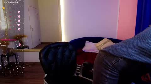 Snapshot of an6elica chatting on 02-16-25, 02:42 Angie online show from 02-16-25, 02:42