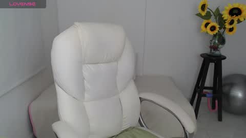  Ana  online show from 10-11-25, 10:52