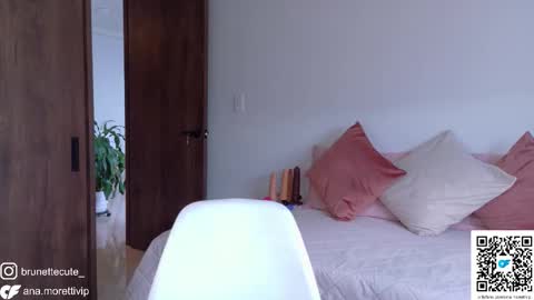 Snapshot of ana_moretti chatting on 02-27-26, 08:20 ana_moretti online show from 02-27-26, 08:20