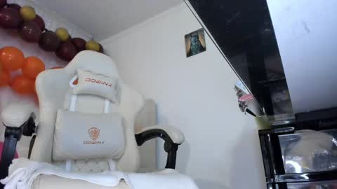 Im anna but you can call me as you want online show from 02-10-25, 07:17