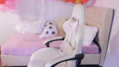 Im anna but you can call me as you want online show from 03-07-25, 02:15