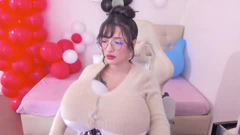 Im anna but you can call me as you want online show from 02-16-26, 10:50