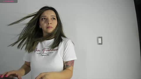 Snapshot of ana_spencerr chatting on 02-19-26, 11:06 Ana online show from 02-19-26, 11:06