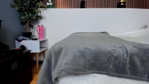 Ana online show from 02-25-25, 02:44