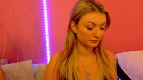 anaayss online show from 12-17-25, 05:35