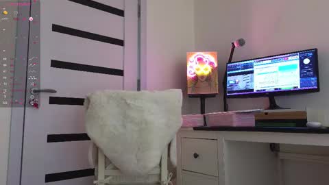 Snapshot of anabelle_wet chatting on 02-14-25, 06:29 Annie  online show from 02-14-25, 06:29