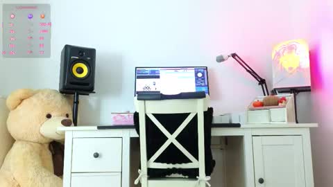 Snapshot of anabelle_wet chatting on 10-07-25, 12:13 Annie  online show from 10-07-25, 12:13