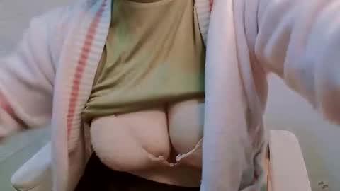 Snapshot of anacutieee chatting on 02-10-26, 02:04 anacutieee online show from 02-10-26, 02:04