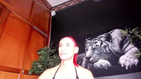 Anahi online show from 02-19-25, 09:17