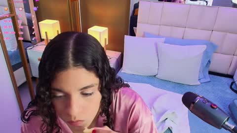 Anahi  online show from 02-06-25, 07:51