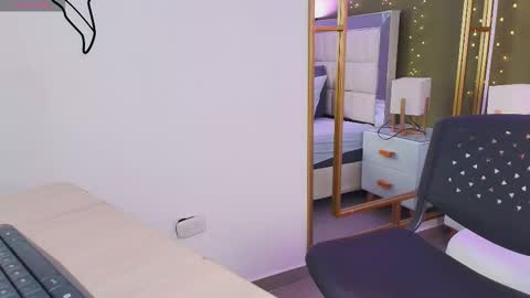 Anahi  online show from 10-09-25, 07:34