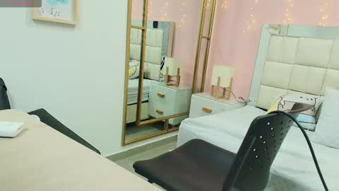 Anahi  online show from 11-23-25, 08:30