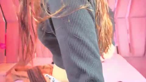 AbbyAndAntonela online show from 01-06-26, 12:31