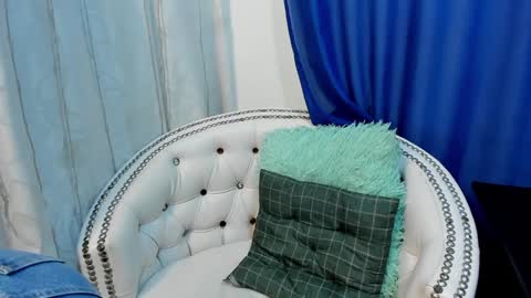 analia18  online show from 01-21-25, 11:46