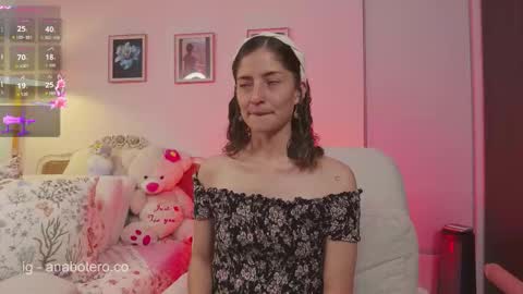 Ana Mara Botero online show from 10-12-25, 12:42