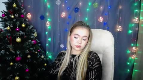 anastacyyellig online show from 12-17-24, 06:24