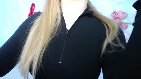 anastacyyellig online show from 02-18-25, 12:06