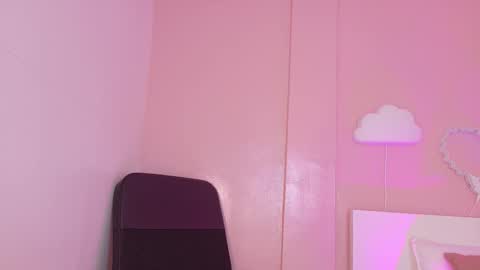Snapshot of anavicc__ chatting on 10-23-25, 10:14 Kendra online show from 10-23-25, 10:14