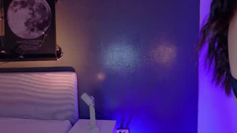 Kendra  online show from 11-24-25, 10:37