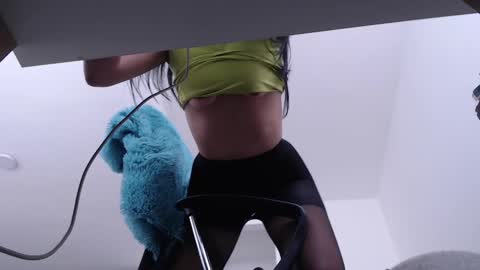 Snapshot of anddrea_ chatting on 01-31-25, 02:49 online show from 01-31-25, 02:49