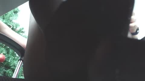 Snapshot of anddrea_ chatting on 12-05-25, 11:52 online show from 12-05-25, 11:52