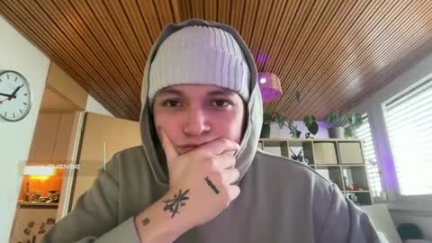 Snapshot of anddres_boss chatting on 01-08-26, 10:17 Tell Me ANDRESS ----- online show from 01-08-26, 10:17