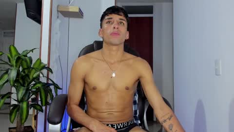 Snapshot of ander_012 chatting on 01-15-25, 02:06 Ander Arias online show from 01-15-25, 02:06