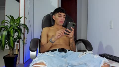 Snapshot of ander_012 chatting on 01-29-25, 12:12 Ander Arias online show from 01-29-25, 12:12