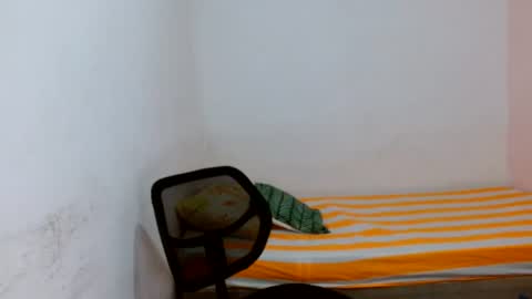 Snapshot of andr_093 chatting on 06-21-26, 06:27 andr_093 online show from 06-21-26, 06:27