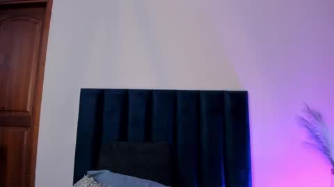 Andra Cyrus online show from 10-23-25, 11:42