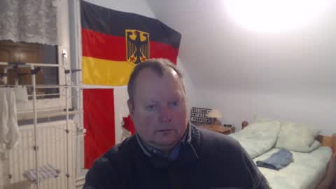 Snapshot of andre124231 chatting on 12-28-24, 06:50 Andre online show from 12-28-24, 06:50