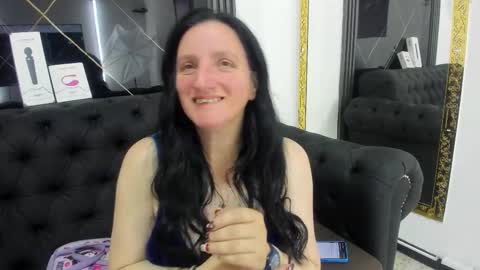 Snapshot of andre_cloefoxx_ chatting on 12-15-25, 04:39 Cloe online show from 12-15-25, 04:39