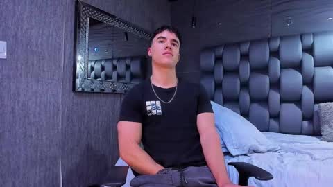 Snapshot of andre_parker chatting on 12-18-24, 02:32 Andre Parker online show from 12-18-24, 02:32