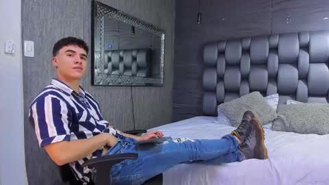 Snapshot of andre_parker chatting on 12-18-24, 11:40 Andre Parker online show from 12-18-24, 11:40