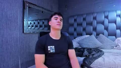 Snapshot of andre_parker chatting on 01-04-25, 11:06 Andre Parker online show from 01-04-25, 11:06