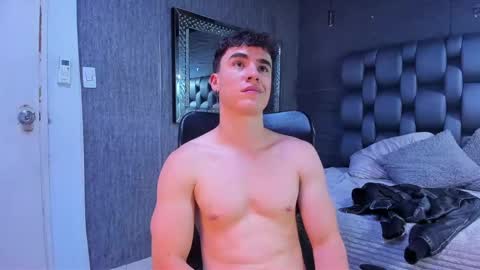 Snapshot of andre_parker chatting on 01-05-25, 02:06 Andre Parker online show from 01-05-25, 02:06